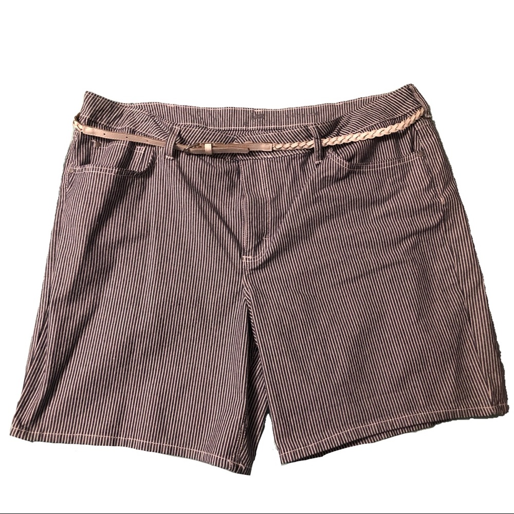line shorts with strap
